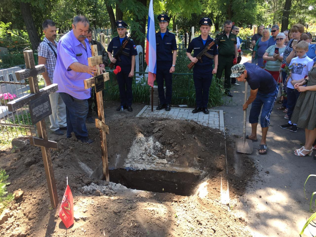 Останки бойца Великой Отечественной войны захоронили в Батайске